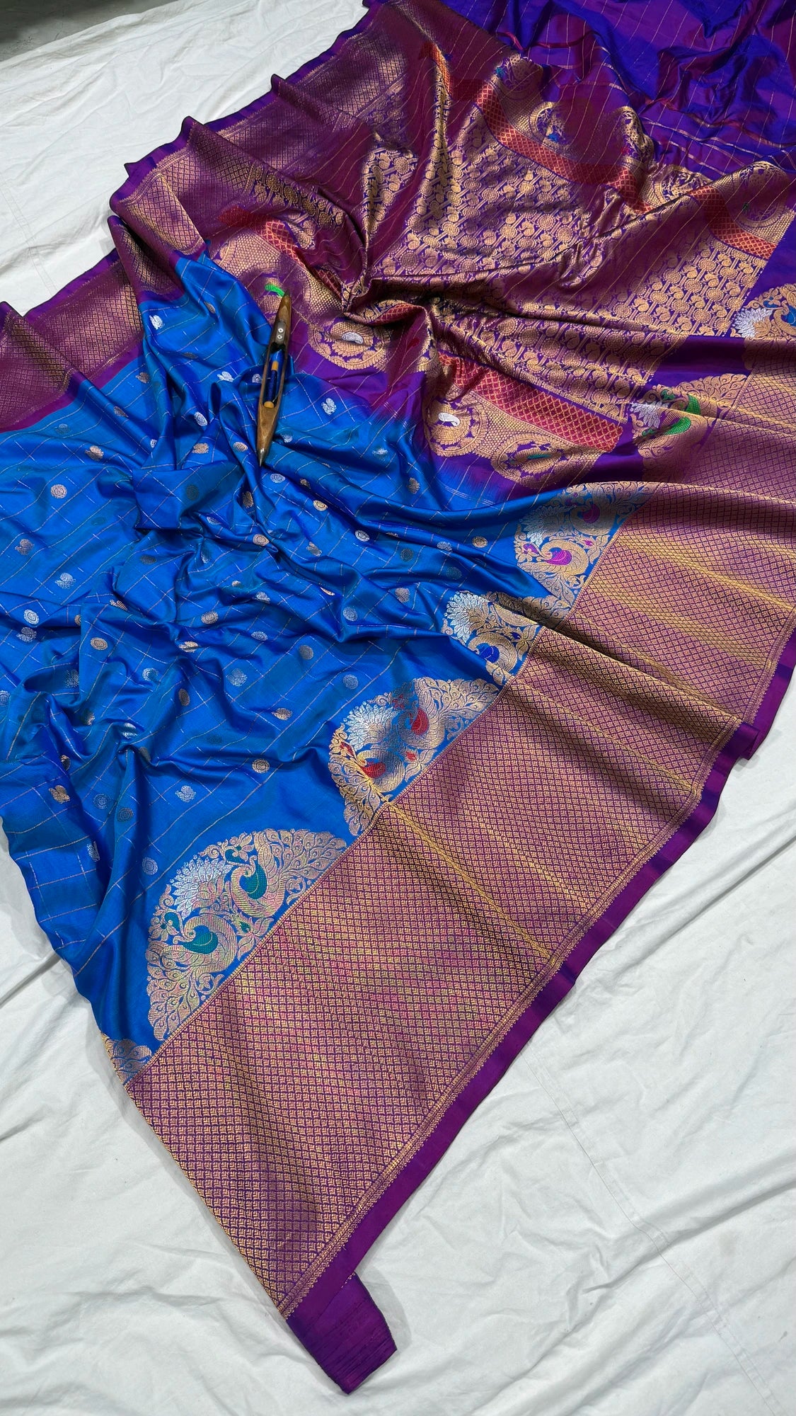 Gadwal Handloom Pure Silk Turning Border sky-blue with Magenta pink