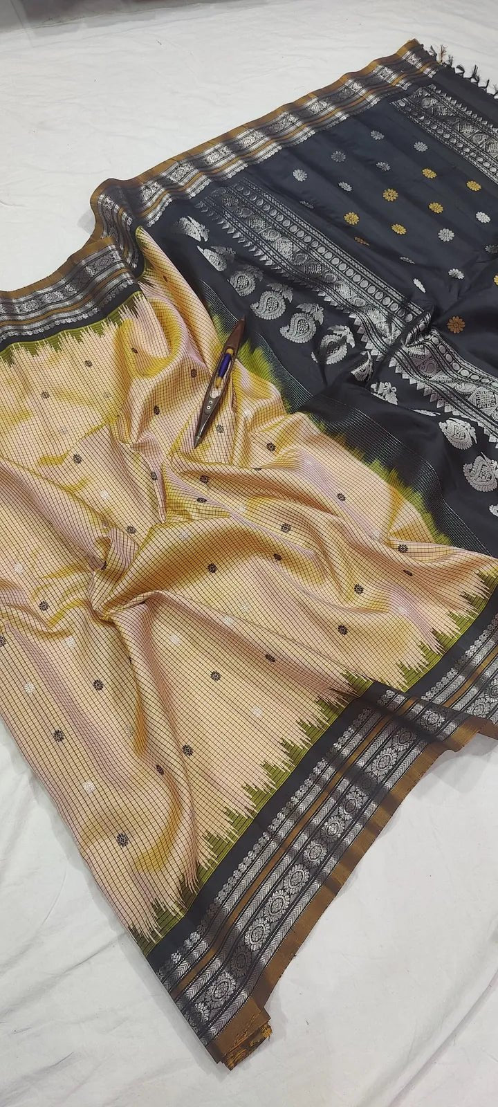 Gadwal Handloom Pure Silk Traditional Border Saree – Black with Gold - GadwalHandloom