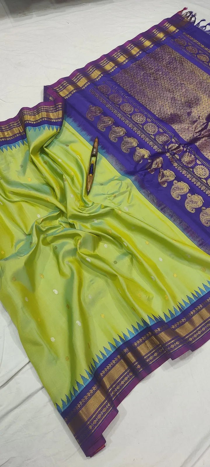 Gadwal Handloom Pure Silk Traditional Border Saree – Parrot Green with Navy Blue - GadwalHandloom